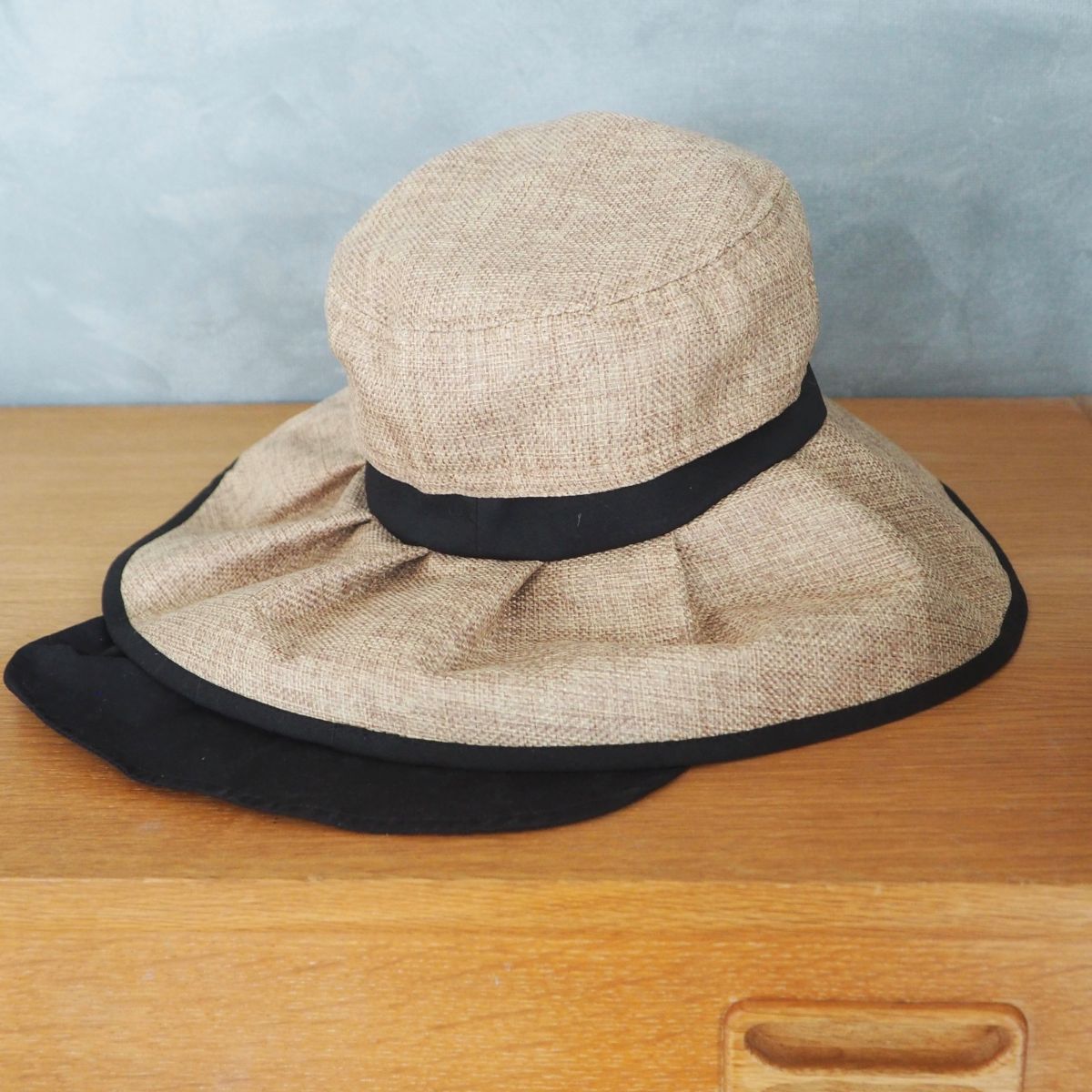毎日使いにちょうどいい。首後ろまでカバーできる「ジュート風ハット」