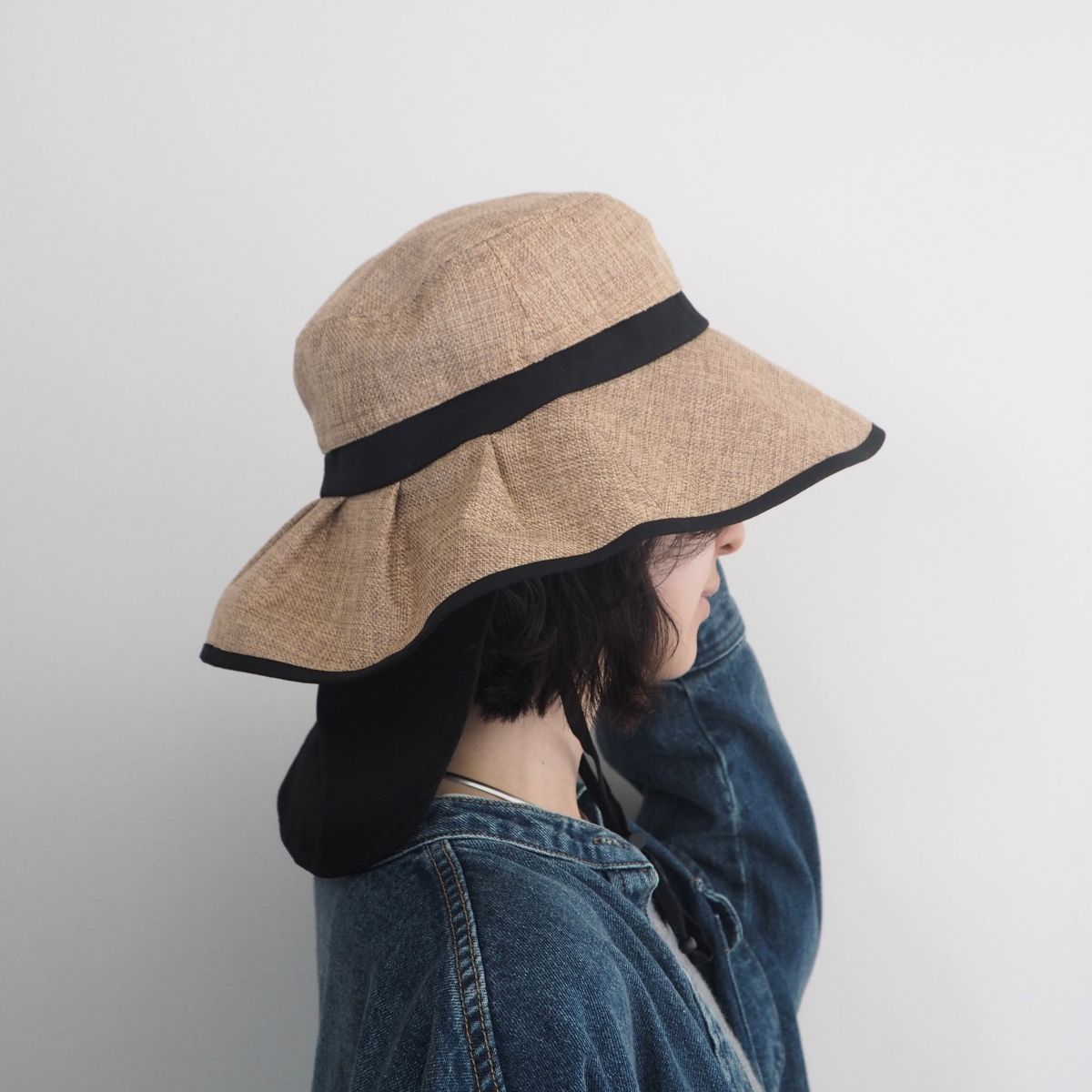 毎日使いにちょうどいい。首後ろまでカバーできる「ジュート風ハット」