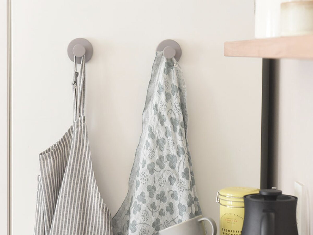 見た目はクール、機能はガッチリ！強力吸盤の「真空フック」をスタッフ宅で使ってみた【第二弾】