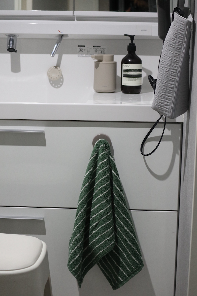 見た目はクール、機能はガッチリ！強力吸盤の「真空フック」をスタッフ宅で使ってみた【第二弾】