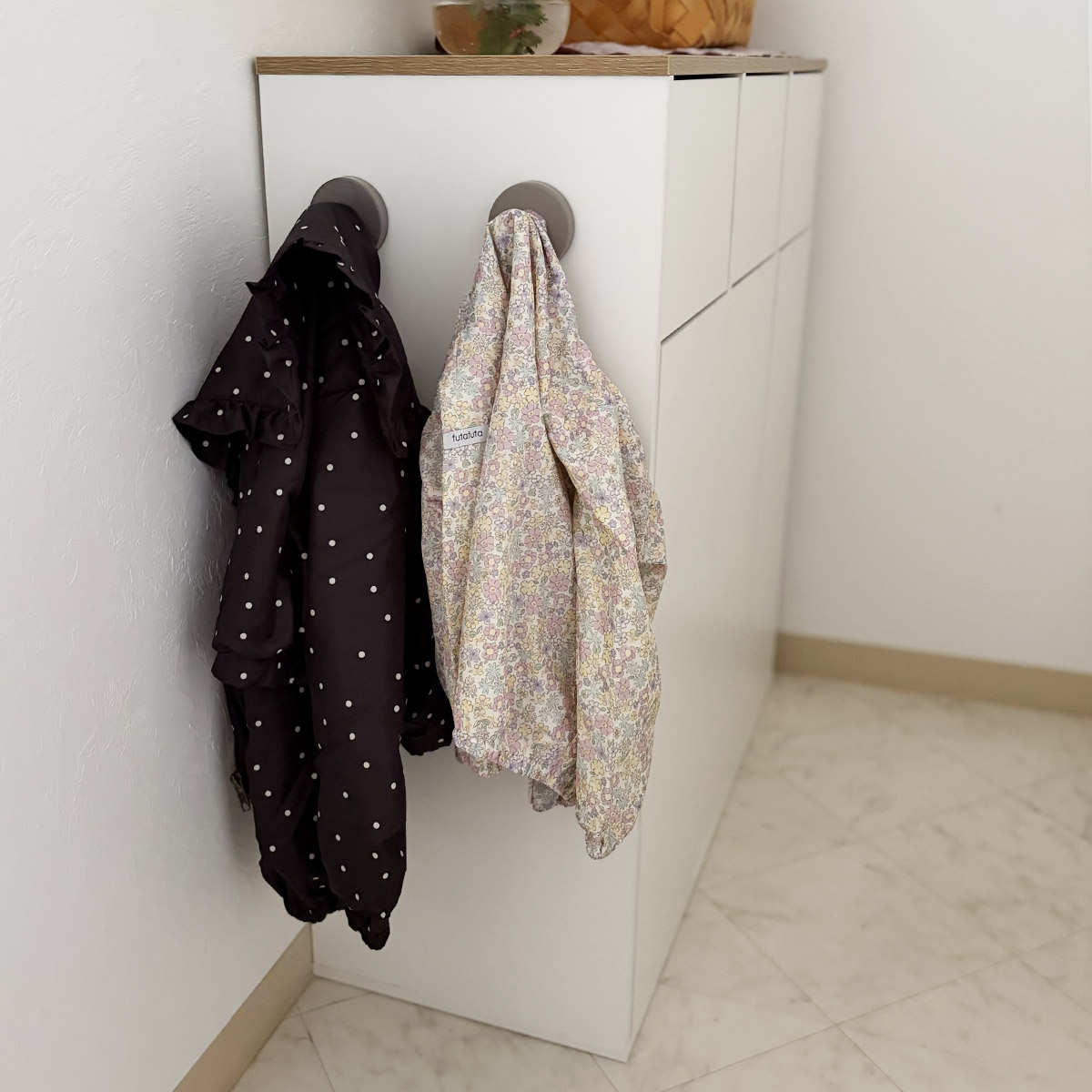 見た目はクール、機能はガッチリ！強力吸盤の「真空フック」をスタッフ宅で使ってみた【第二弾】