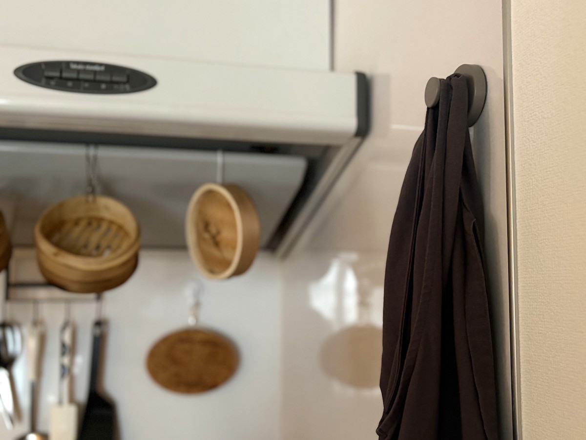 見た目はクール、機能はガッチリ！強力吸盤の「真空フック」をスタッフ宅で使ってみた【第二弾】