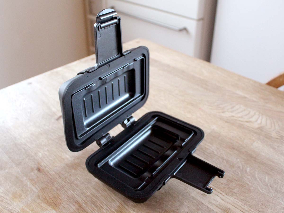 レンチンでこの「ザクッと焼き目」は感動！手軽すぎる、食べ切りホットサンドメーカー