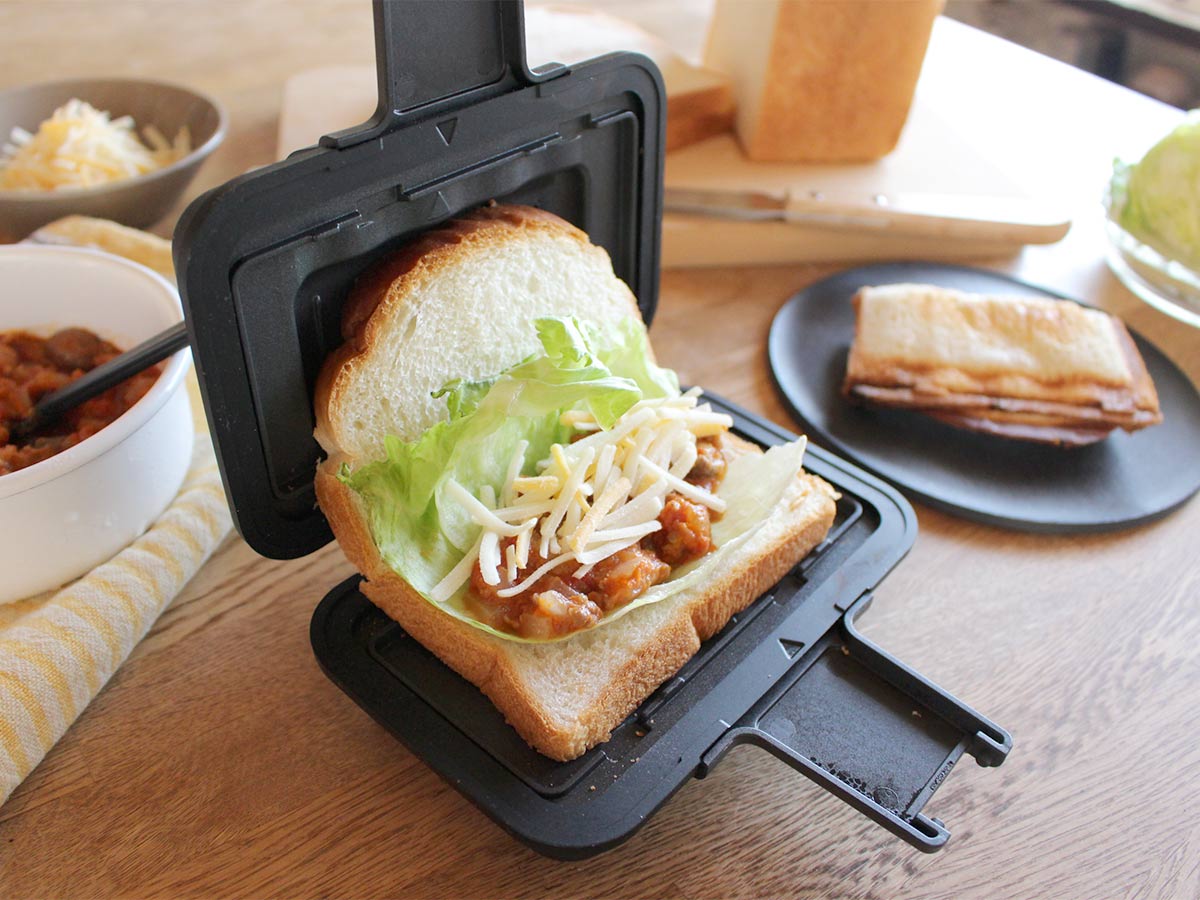 レンチンでこの「ザクッと焼き目」は感動！手軽すぎる、食べ切りホットサンドメーカー