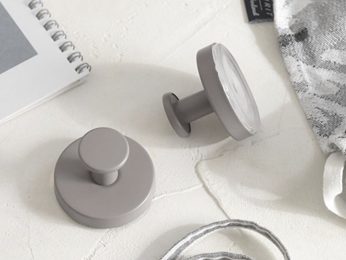 「掛ける場所がない問題」これで解決◎ SNSで話題の真空フック、インスタグラマーさんのリアル活用術