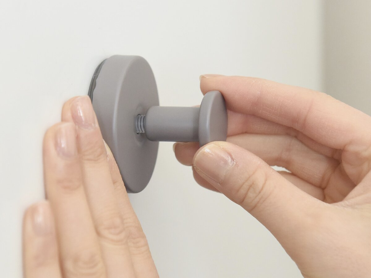 「掛ける場所がない問題」これで解決◎ SNSで話題の真空フック、インスタグラマーさんのリアル活用術