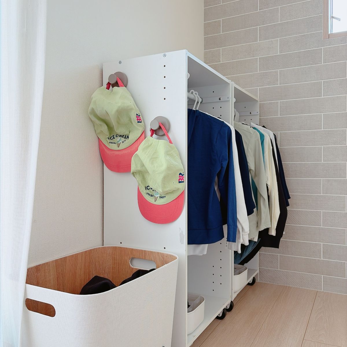 「掛ける場所がない問題」これで解決◎ SNSで話題の真空フック、インスタグラマーさんのリアル活用術