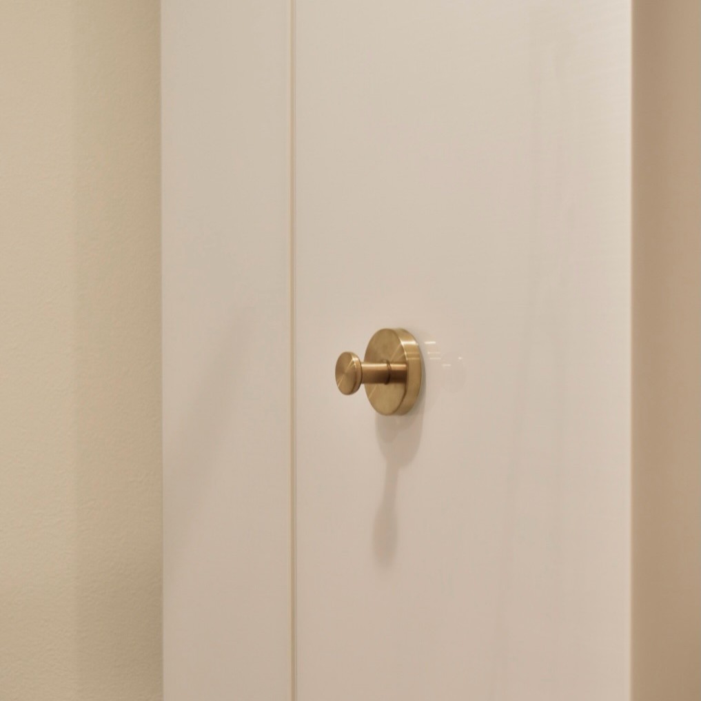 「掛ける場所がない問題」これで解決◎ SNSで話題の真空フック、インスタグラマーさんのリアル活用術