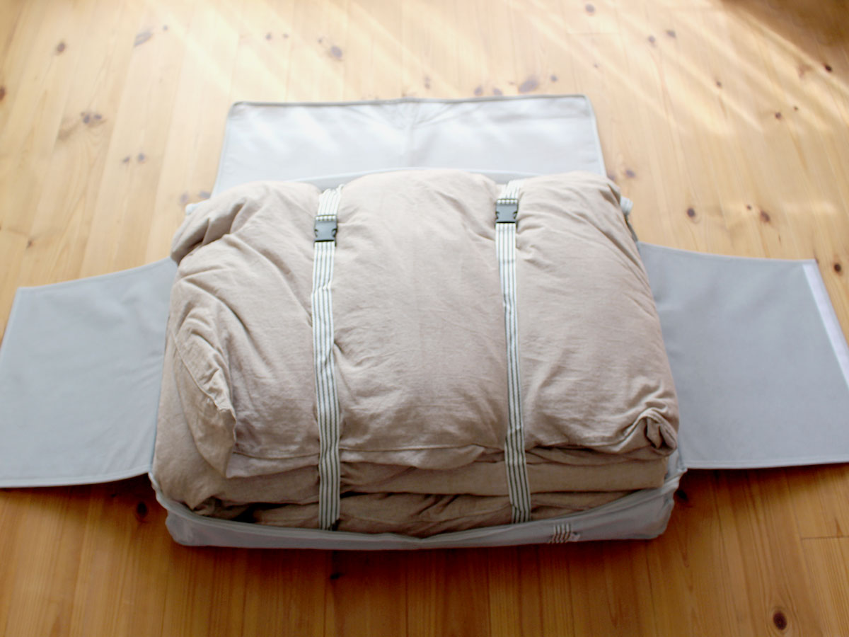 布団の衣替えをラク家事化。冬寝具スッキリ、立て置きできる布団収納ケース