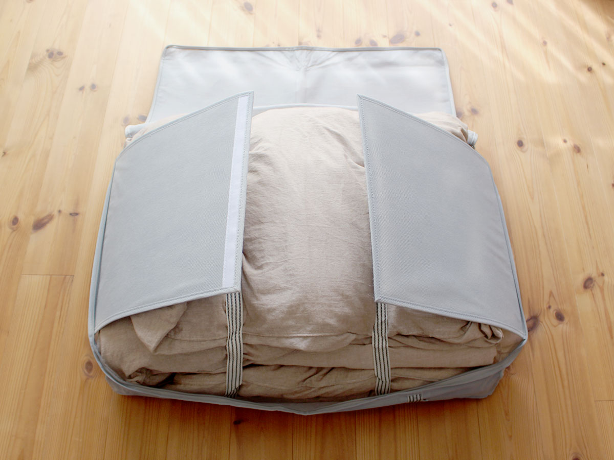 布団の衣替えをラク家事化。冬寝具スッキリ、立て置きできる布団収納ケース