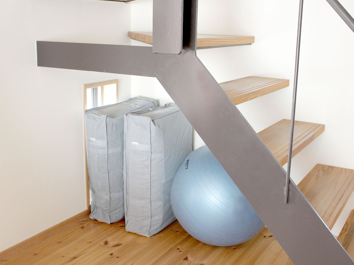 布団の衣替えをラク家事化。冬寝具スッキリ、立て置きできる布団収納ケース