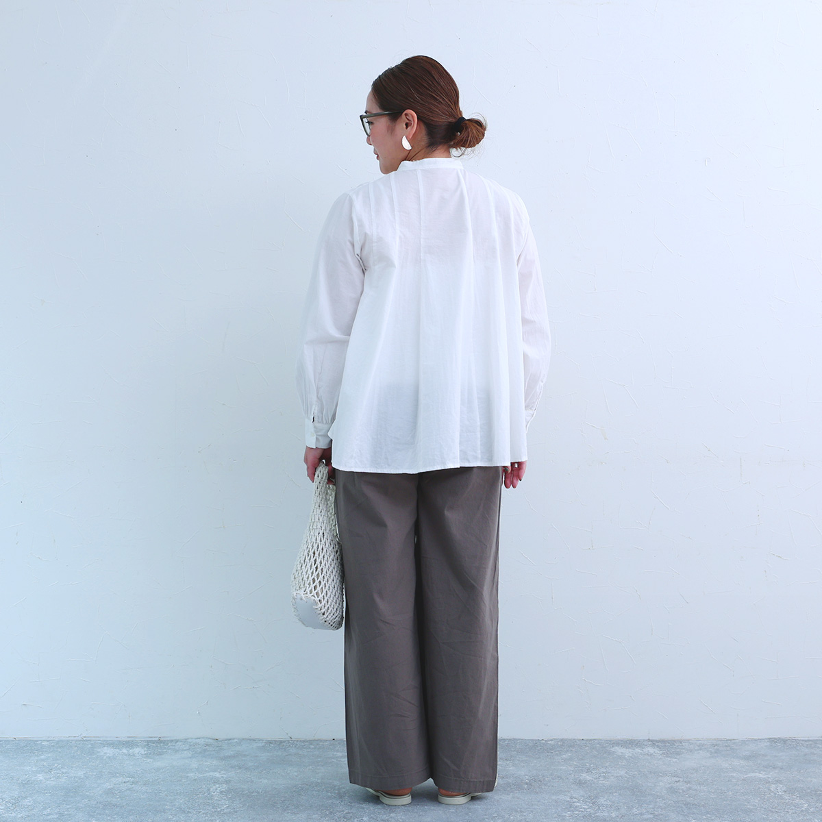 ナチュラル服を着回したい。コットンリネンでさらり快適、スタッフのイチ推し『ベイカーパンツ』