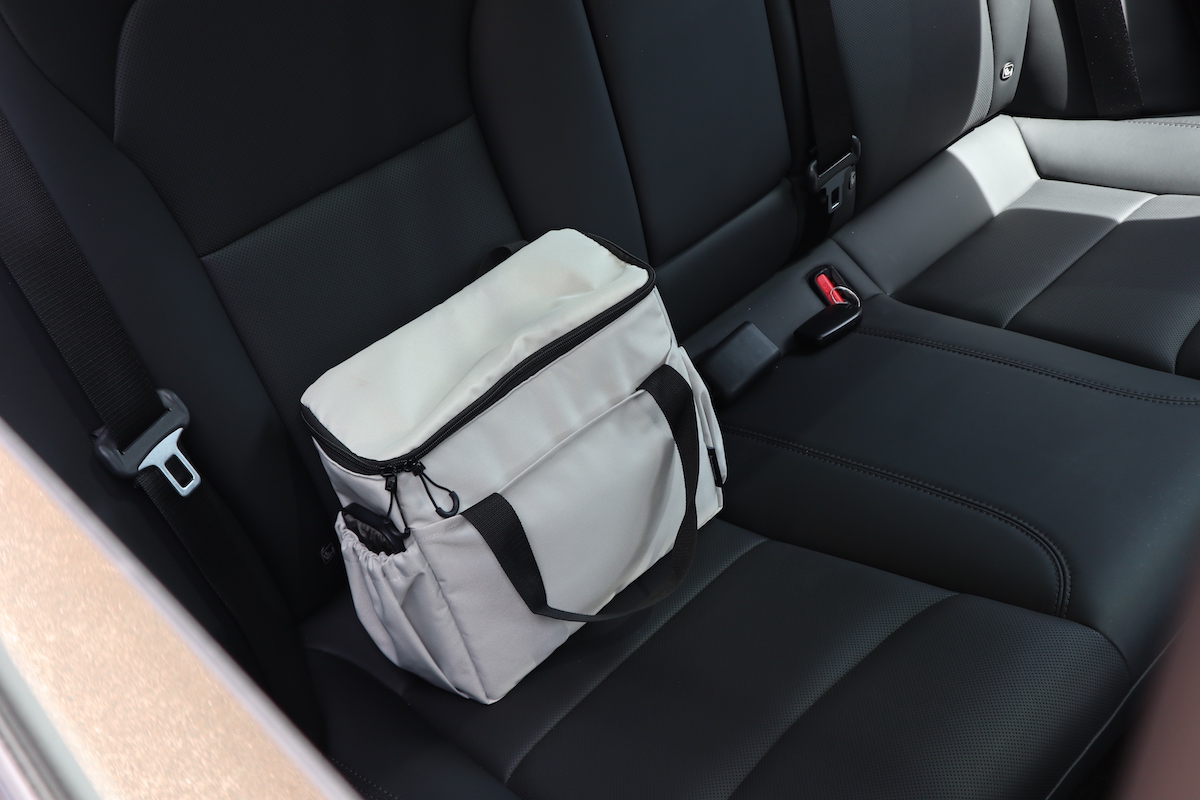 あつ〜い車内の心強い味方！「浮かせる車の冷蔵庫」スタッフたちはこんなシーンで使っています