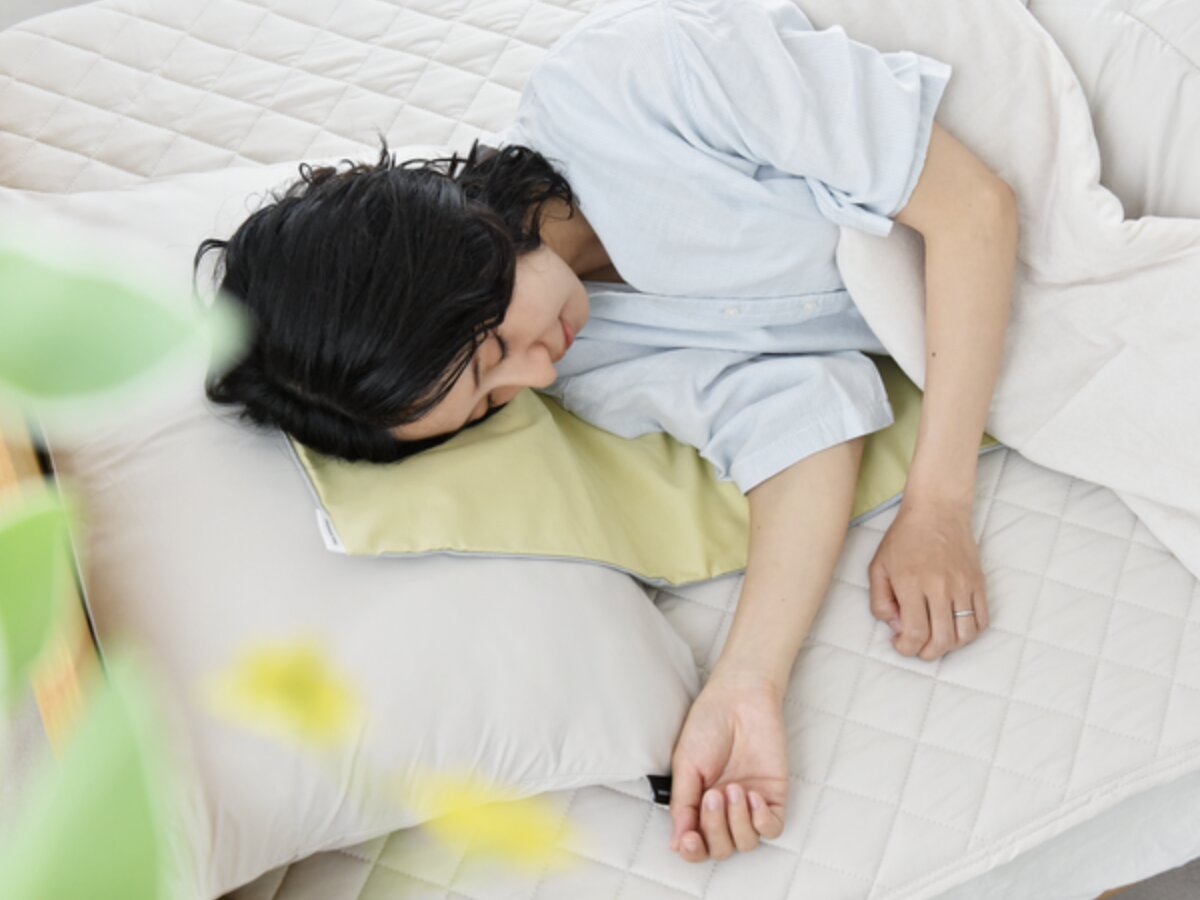 冷やさなくてもヒンヤリ熟睡、夏の寝つき対策『北極まくら』。頭寒足熱をお手軽に！