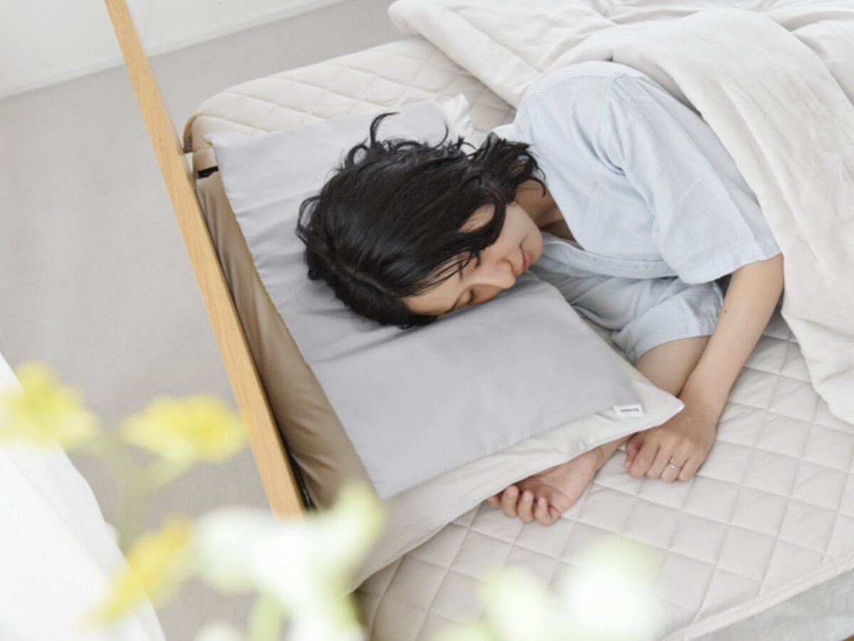 冷やさなくてもヒンヤリ熟睡、夏の寝つき対策『北極まくら』。頭寒足熱をお手軽に！