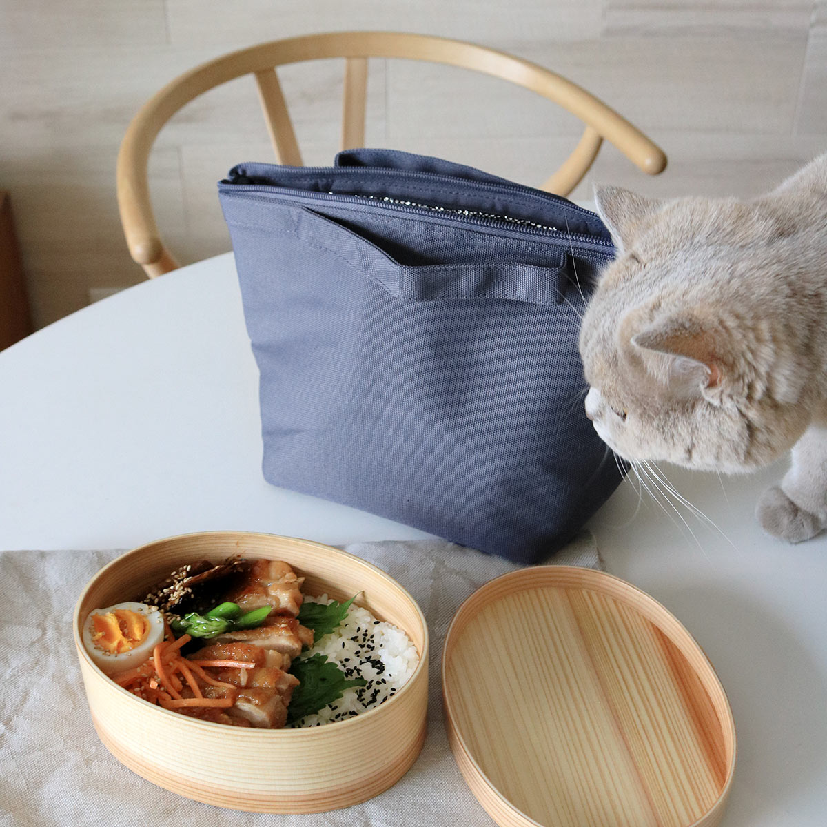 600mlの小判型、ゆったり詰められて食洗機も可能な「曲げわっぱ弁当」で、暑い季節も安全に美味しく
