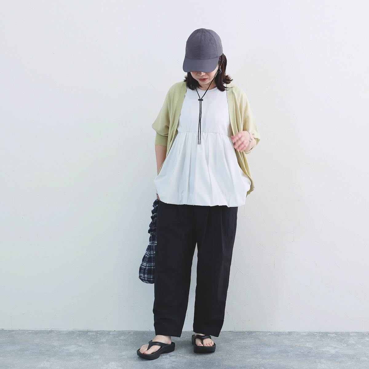 こっそりムレ対策できる、隠れメッシュパンツ。夏の新作をスタッフが着回し！