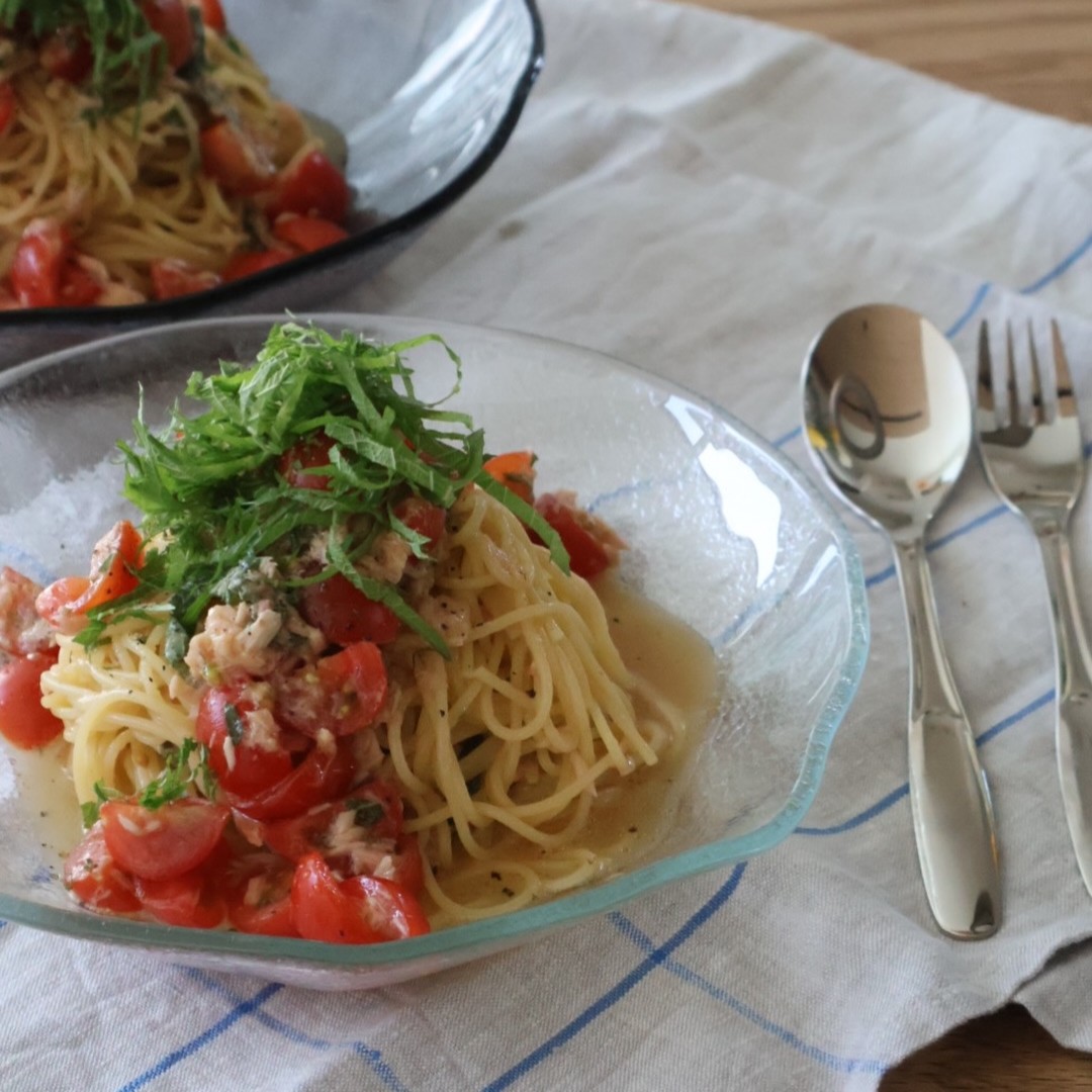 見た目も涼しげ！ひんやり麺にぴったりな「ガラスの深ボウル」インスタグラマーさんはこんなメニューで愛用中