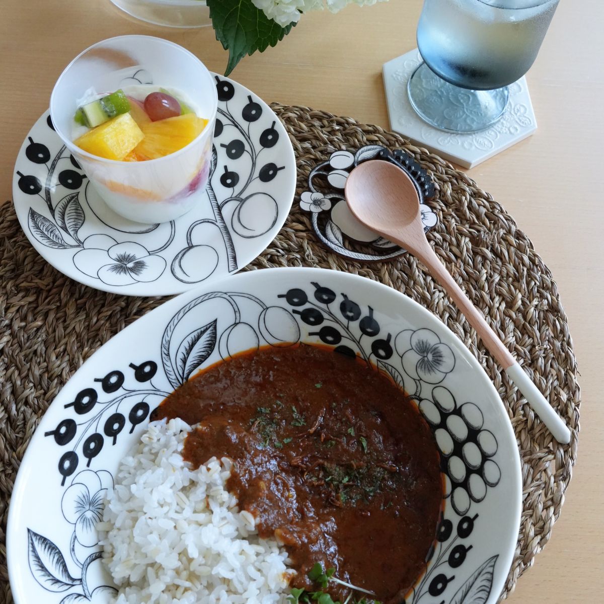 1本添えるだけで「あたたかな食卓」。マネしたい、インスタグラマーさんの“木のカトラリーのある暮らし”