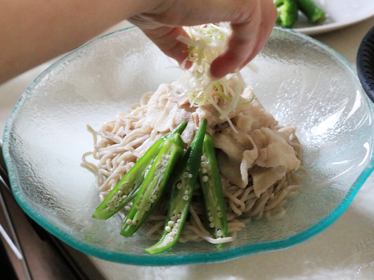 夏の定番「冷たい麺」、今年は蕎麦でひと味違う楽しみを。簡単冷やしアレンジ蕎麦3選!
