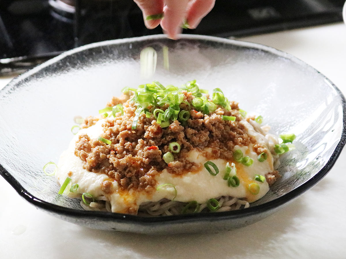 夏の定番「冷たい麺」、今年は蕎麦でひと味違う楽しみを。簡単冷やしアレンジ蕎麦3選!