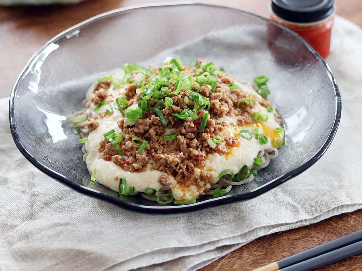 夏の定番「冷たい麺」、今年は蕎麦でひと味違う楽しみを。簡単冷やしアレンジ蕎麦3選！