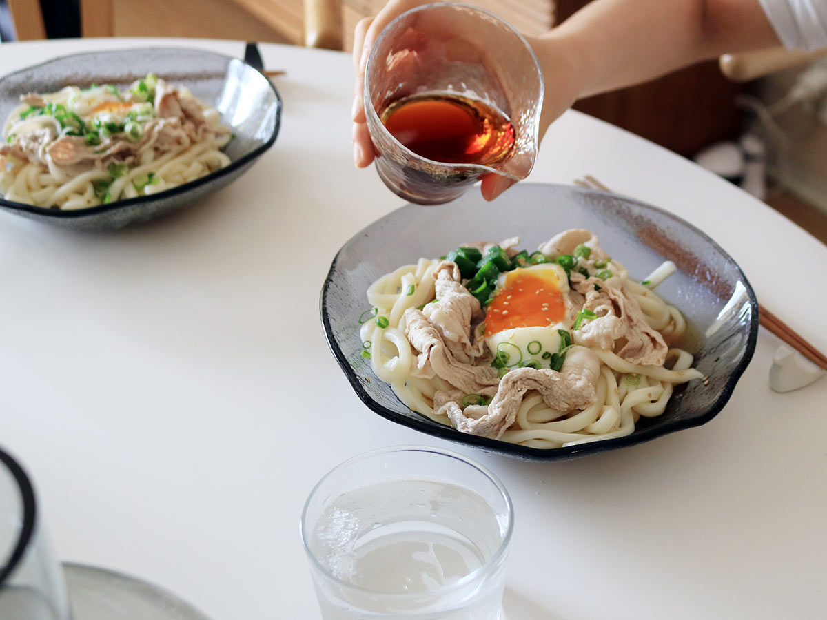 夏の定番「冷たい麺」、今年は蕎麦でひと味違う楽しみを。簡単冷やしアレンジ蕎麦3選！