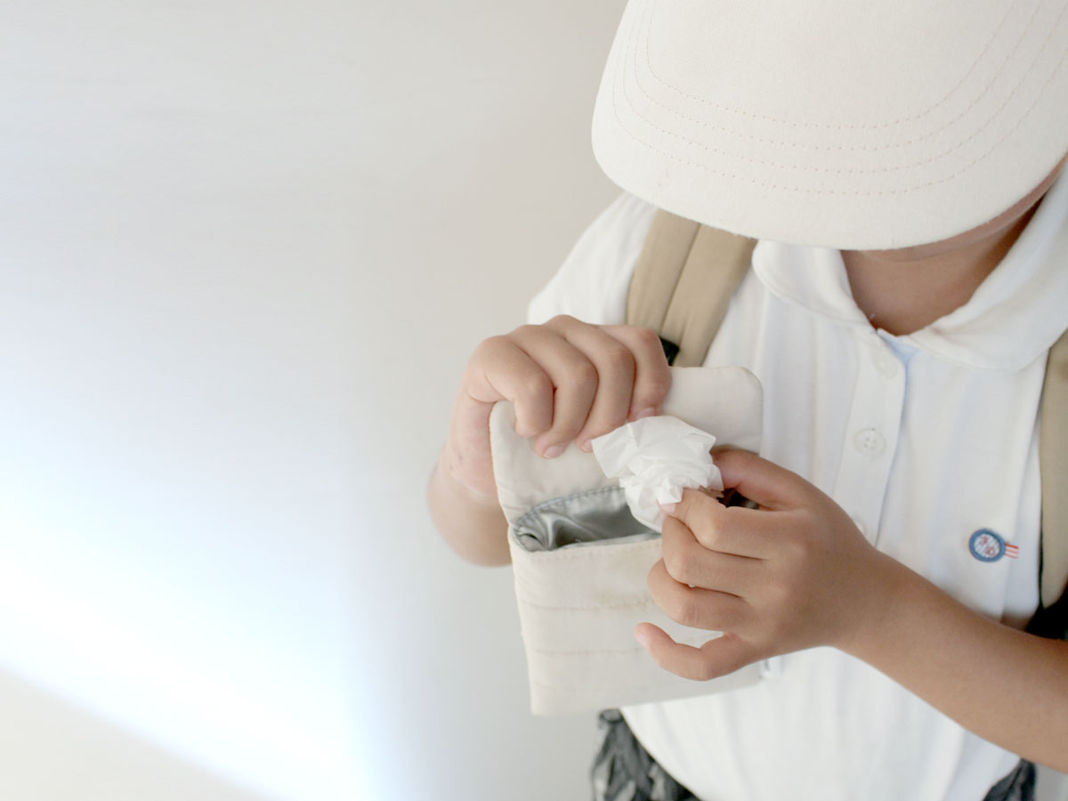 出先でのちょっとしたゴミを0秒回収！ポーチみたいな「わたし専用携帯ゴミ箱」
