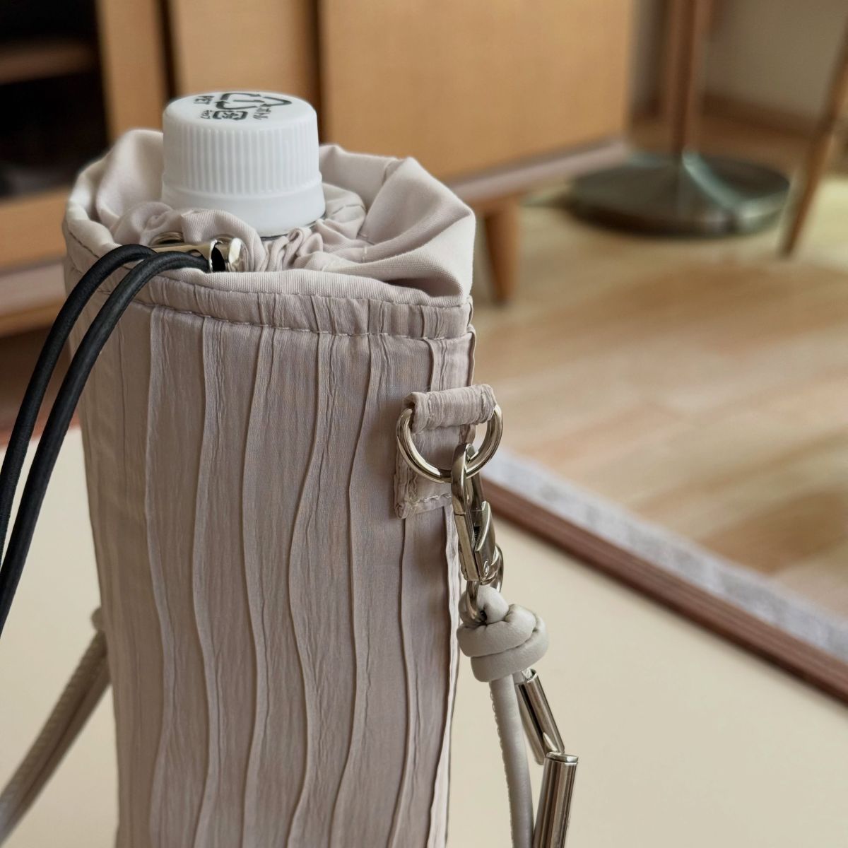 通勤にも堂々と持てる！水分補給の必需品、大人のきれいめペットボトルカバー【インスタグラマーさんのもの選び】