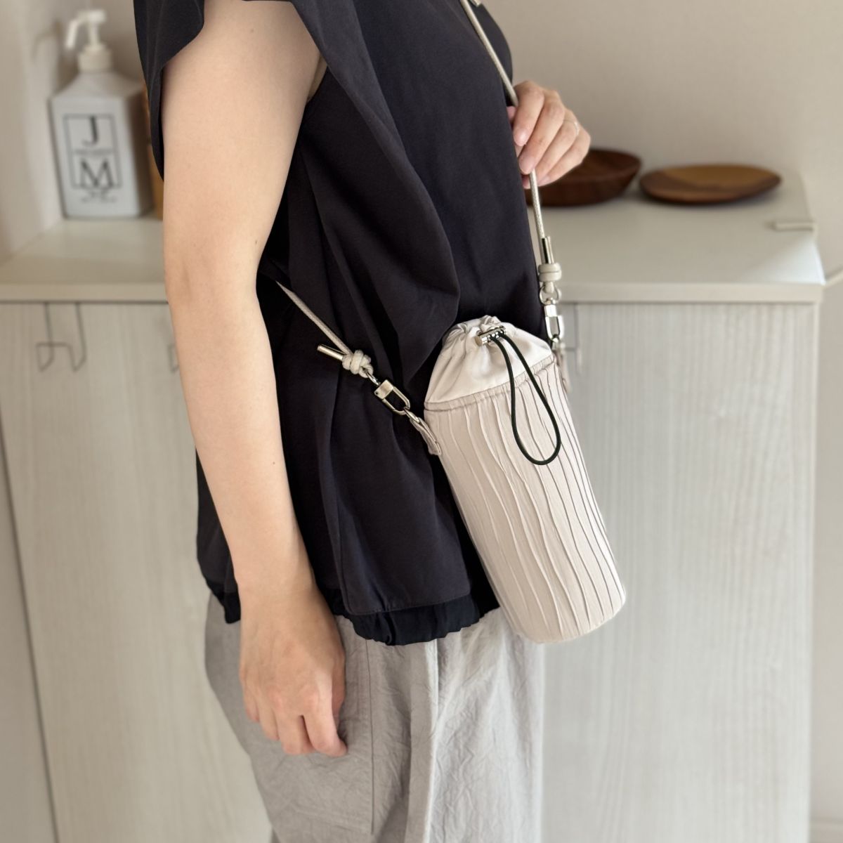 通勤にも堂々と持てる！水分補給の必需品、大人のきれいめペットボトルカバー【インスタグラマーさんのもの選び】