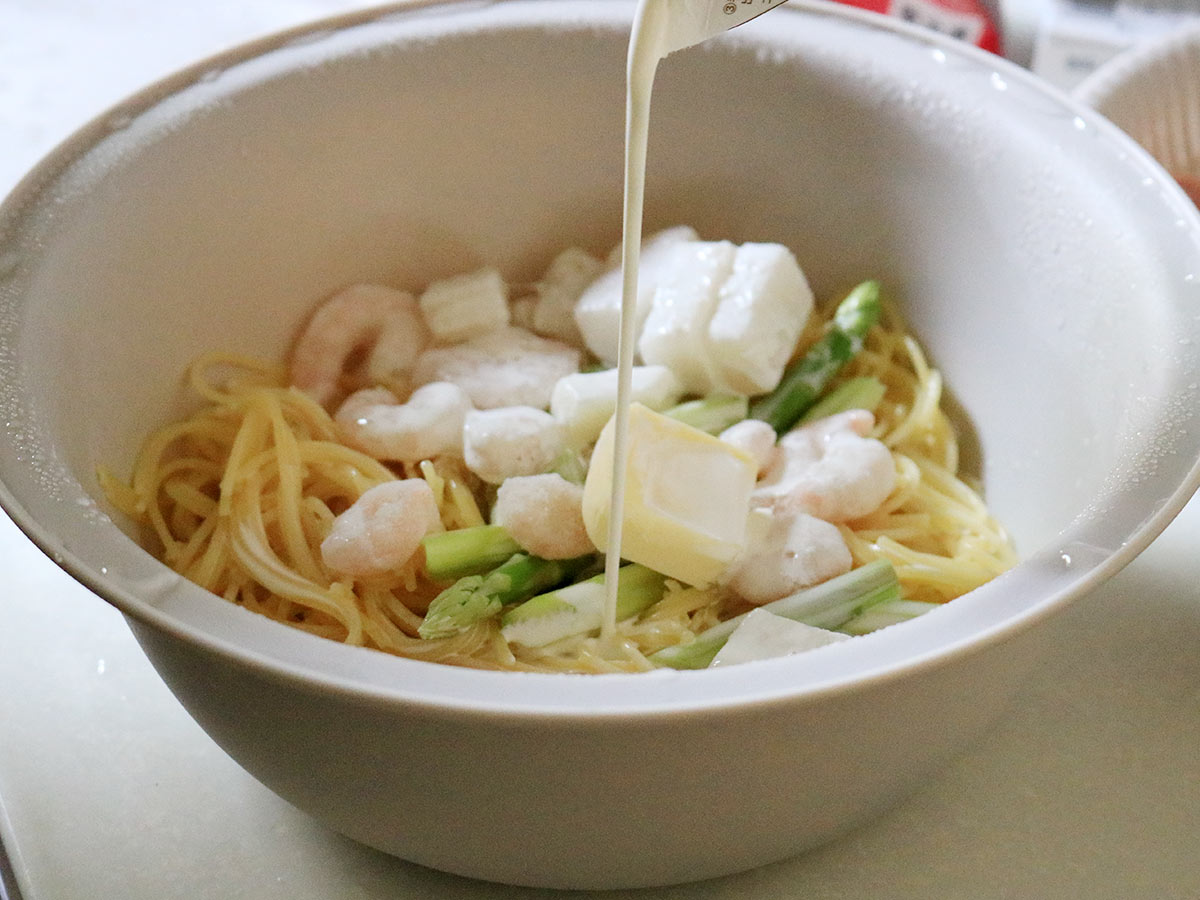レンジで完結!なのにちゃんとごちそう。マーナ「ザルボウル」で作る、家族の簡単ごはん3品