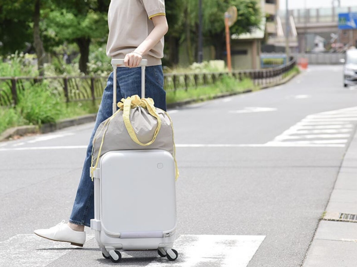 3タイプに進化した「巾着サブバッグ」旅行から日常まで、スタッフのリアルな使用シーン発表会！