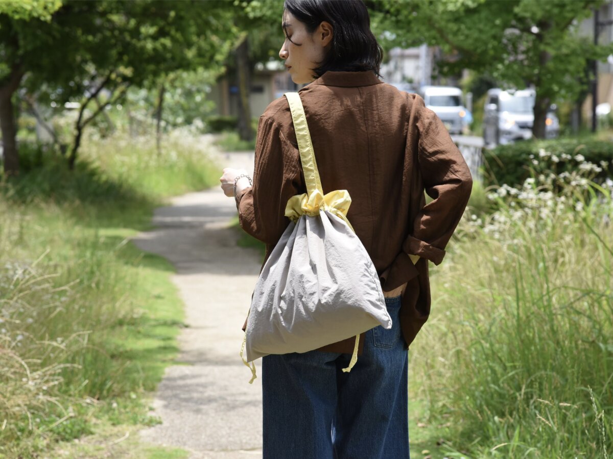 3タイプに進化した「巾着サブバッグ」旅行から日常まで、スタッフのリアルな使用シーン発表会！