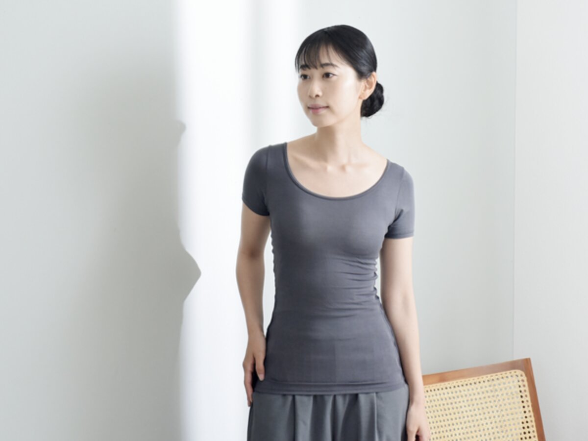 巻き肩・猫背のお悩みに。ムリせずととのう美姿勢インナーで「姿勢のクセ」をやさしく改善