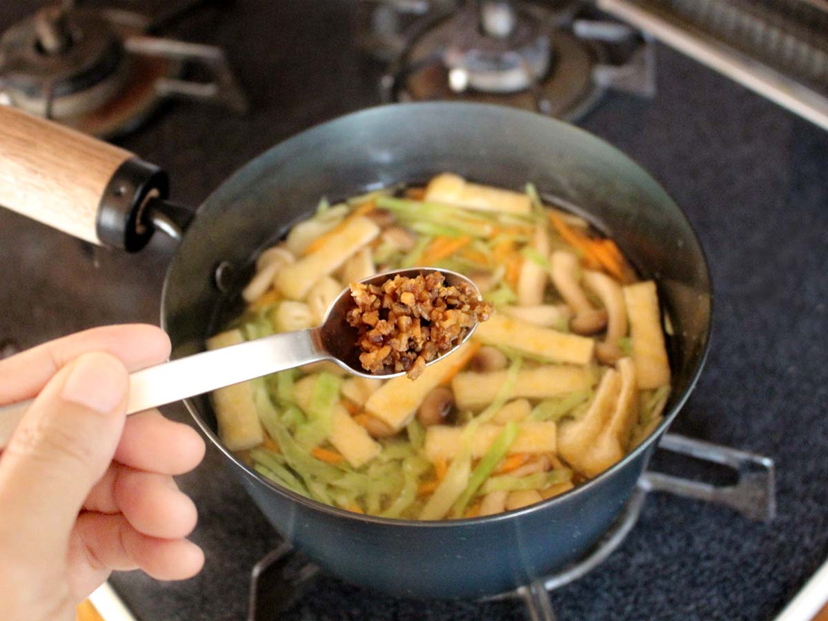 朝のコーヒーを置き替えるだけ。飲んでよし、食べてもよし、おなかスッキリ菊芋茶