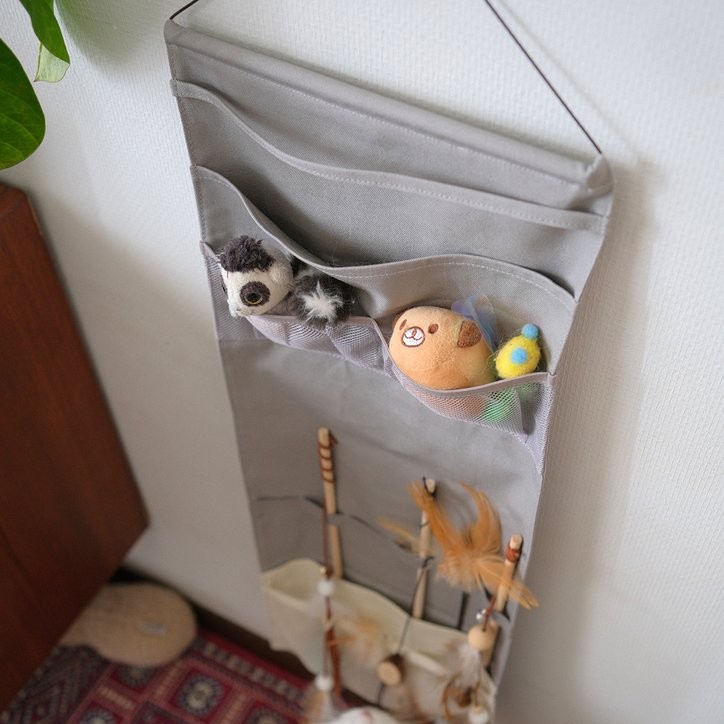 収納しずらい“猫じゃらし”のごちゃつきは専用収納で解決！愛猫家インスタグラマーさんの「おもちゃ」＆「ケアグッズ」収納術