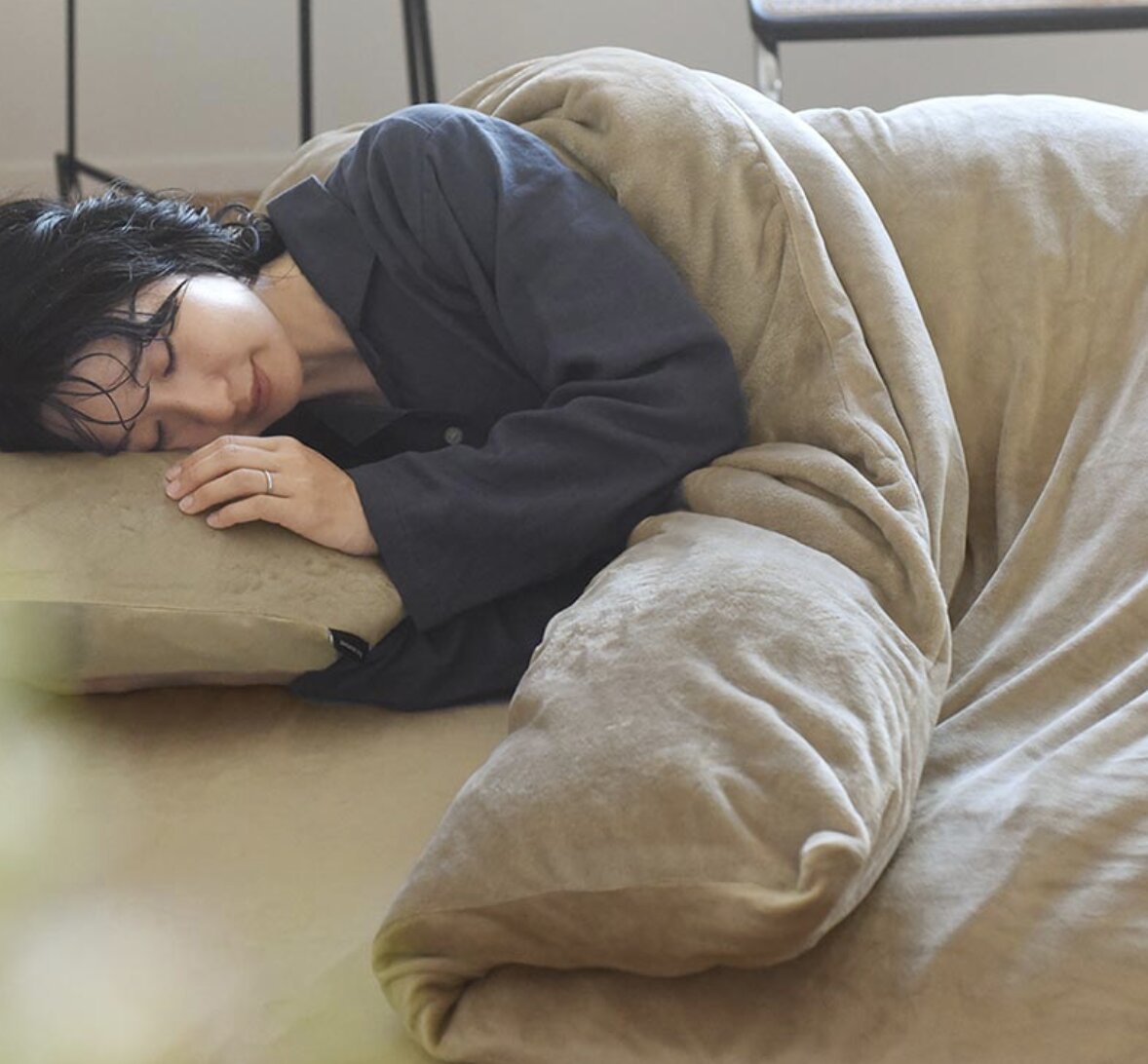 寒がりさんにはコレです。アンジェの最強あったか布団2選！「羽毛をサンド」or「厚みで勝負」どっちを選ぶ？