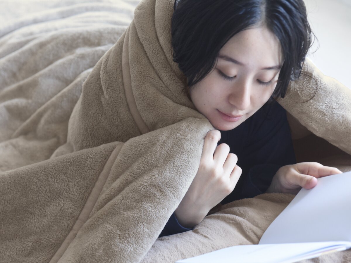 寒がりさんにはコレです。アンジェの最強あったか布団2選！「羽毛をサンド」or「厚みで勝負」どっちを選ぶ？