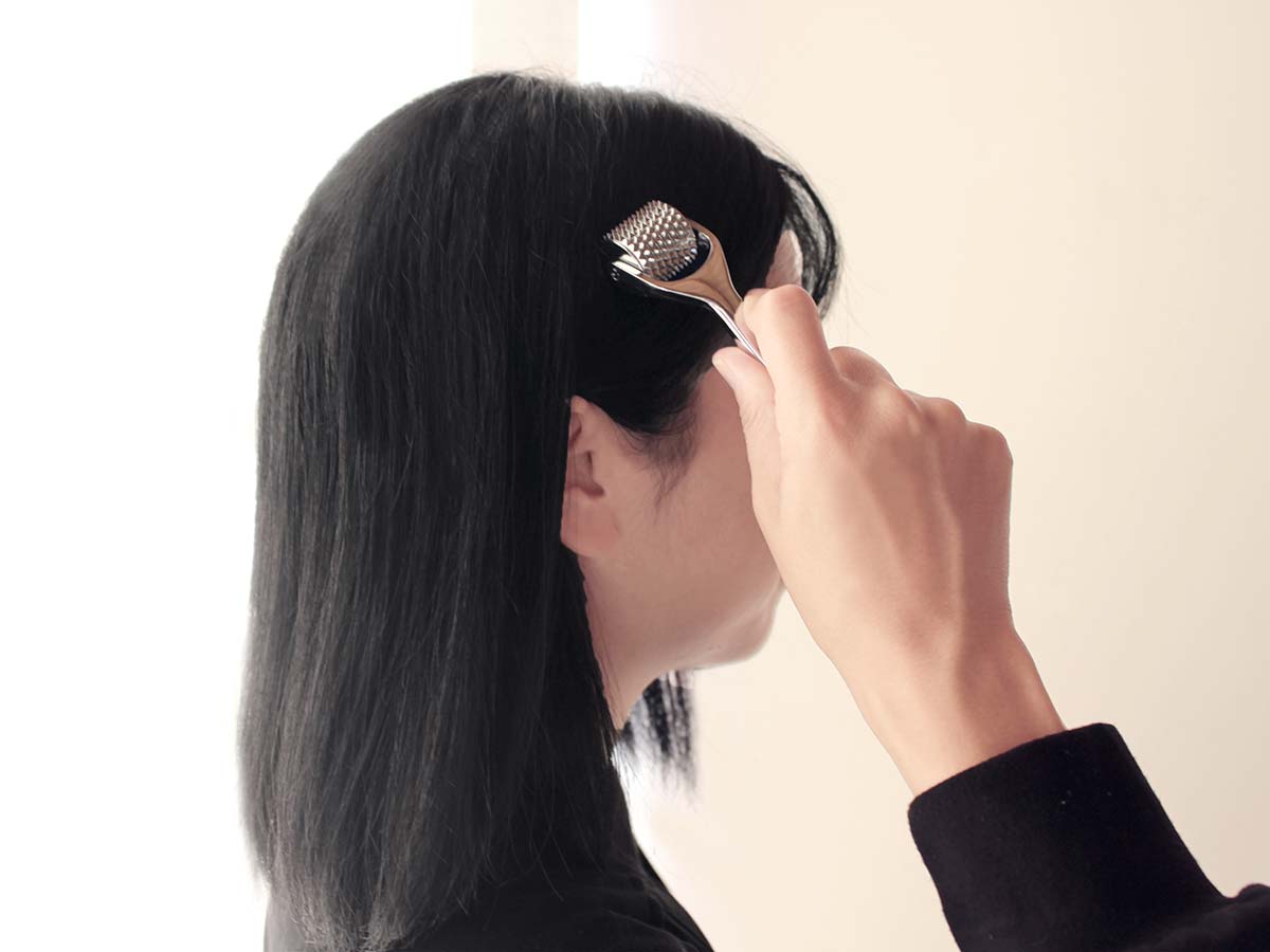 お家でできる美容鍼。刺さないからこわくない、おつかれ頭皮に「スカルプローラー」体験レポ