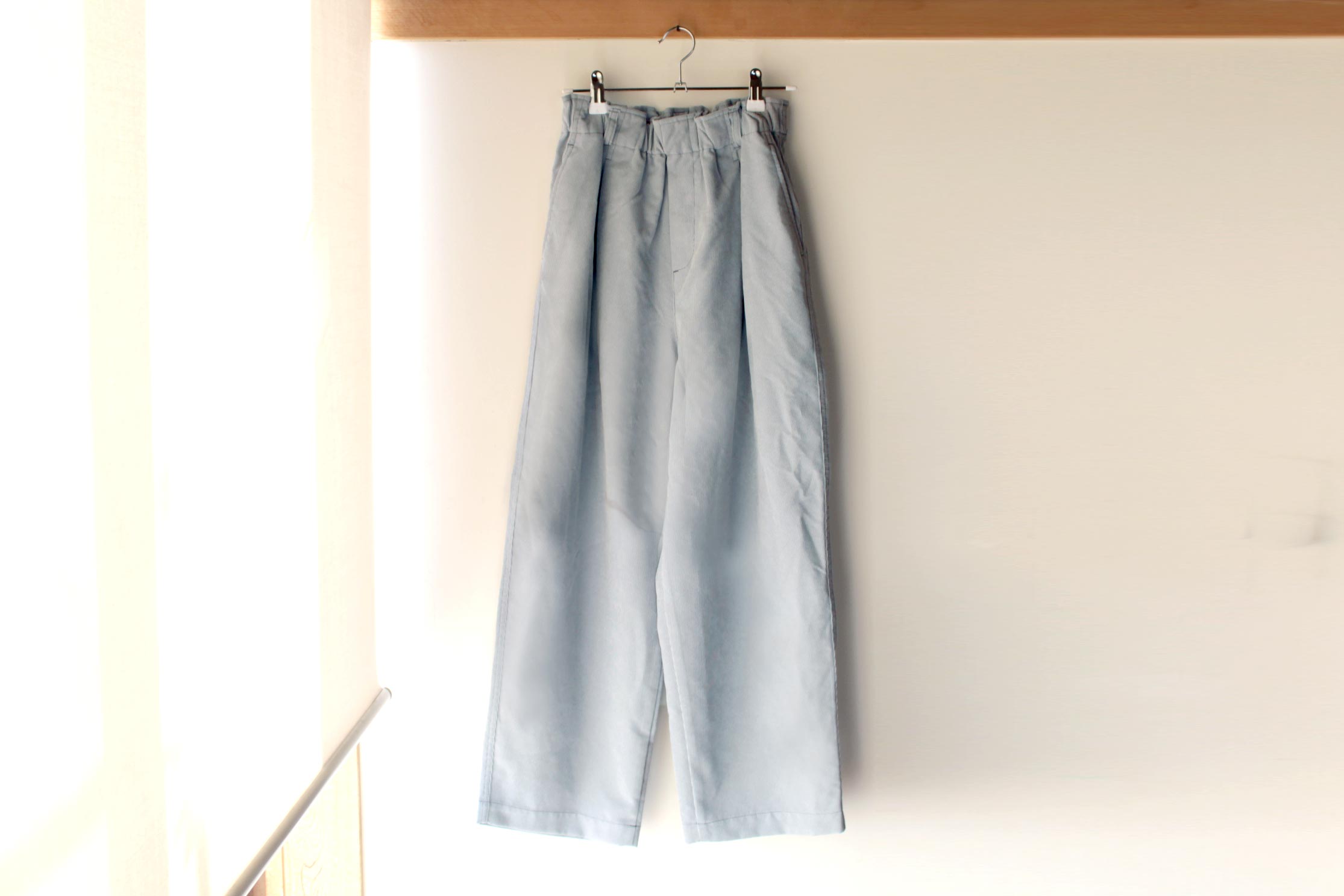 40代の冬パンツ有力候補。ゆるっと履けるのにキレイ見え、大人顔コクーンパンツ