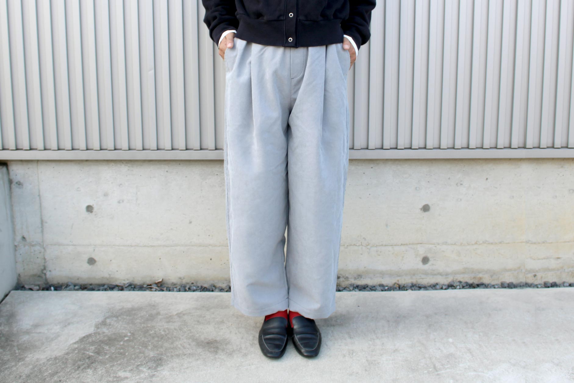 40代の冬パンツ有力候補。ゆるっと履けるのにキレイ見え、大人顔コクーンパンツ
